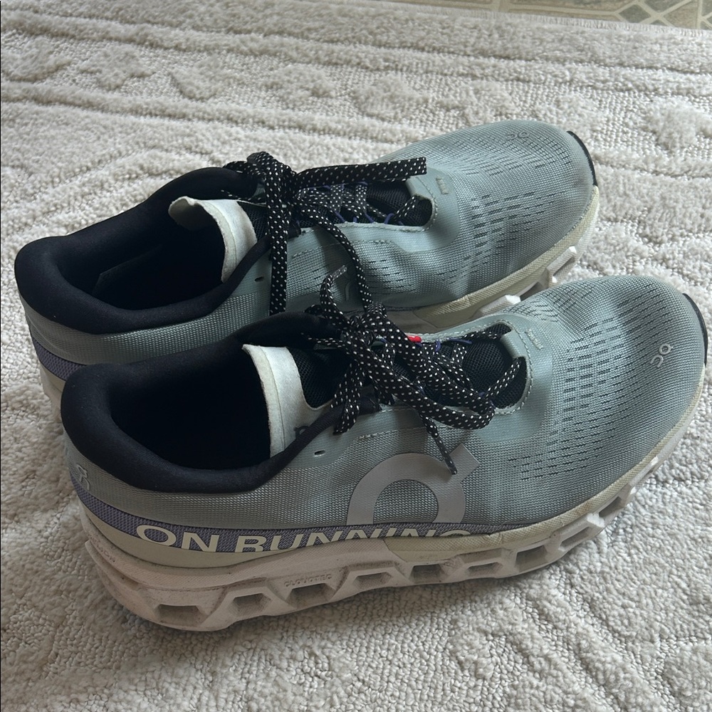 On Cloud CloudMonster running shoes